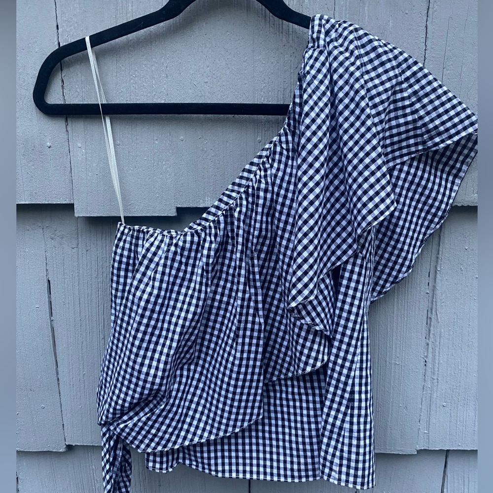 One shoulder top